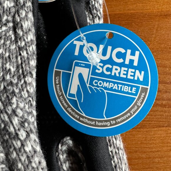 NWT Columbia Burgundy Stretch Beanie / Gray Phone Friendly Cozy Gloves in Large - Picture 2 of 11